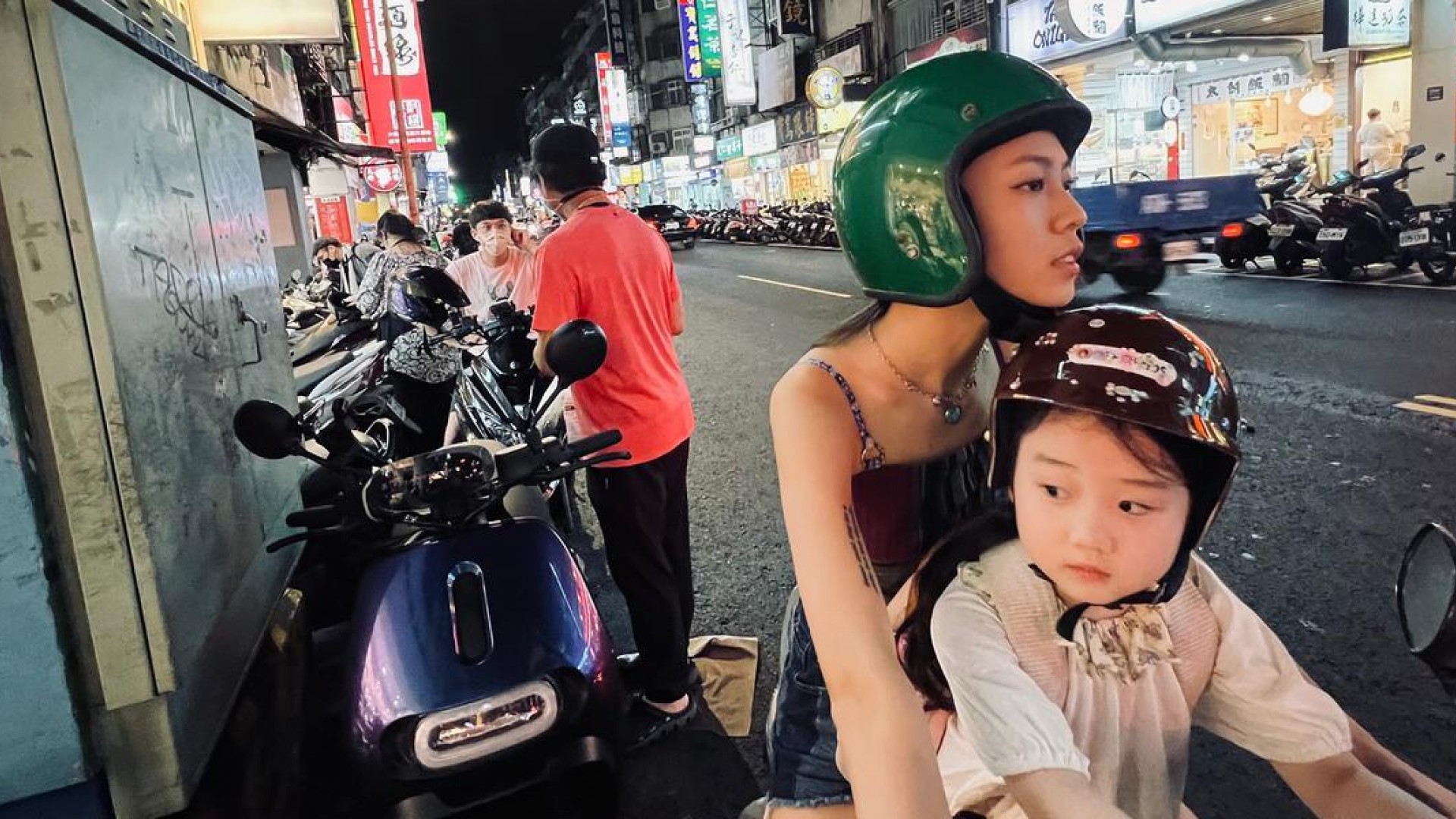 LA CHICA ZURDA+COLOQUIO